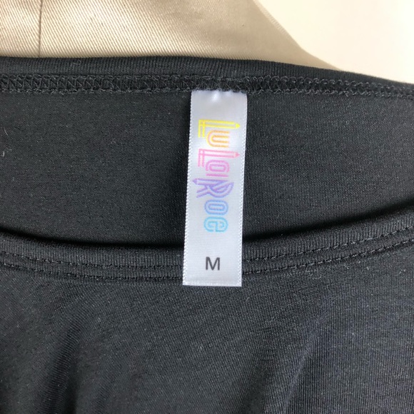 SOLD ❗️LulaRoe Solid Black Lynnae Top Medium - Picture 6 of 8